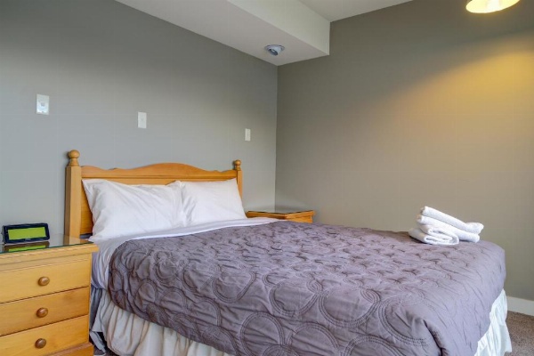 Lakefront Apartments,18 LAKE ESPLANADE ROAD image 12