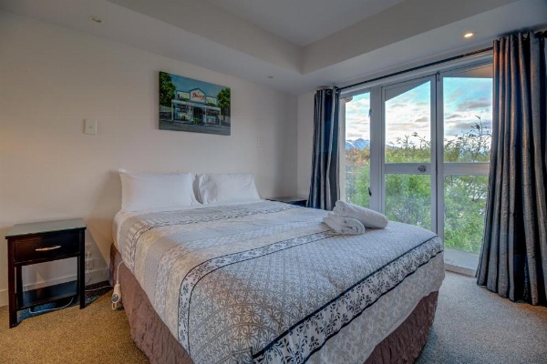 Lakefront Apartments,18 LAKE ESPLANADE ROAD image 26